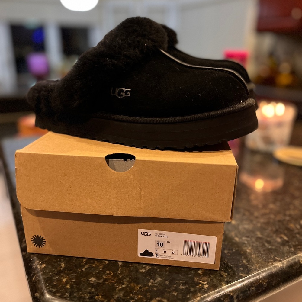 Brand new Ugg platform size 10 never worn